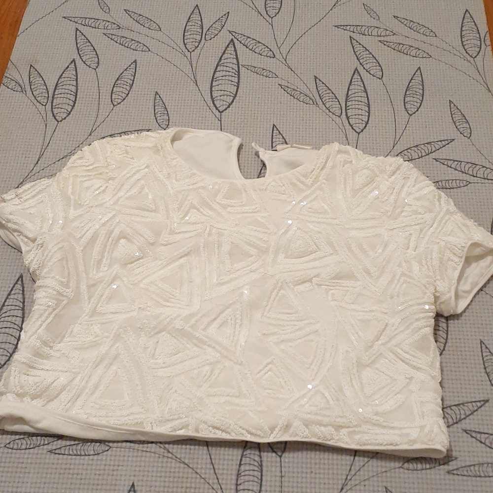 EXCLUSIVE FOREVER 21 White sequence crop top